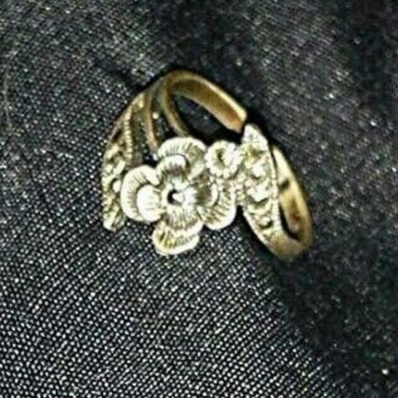 Jewelry - Vintage Malachite flower ring